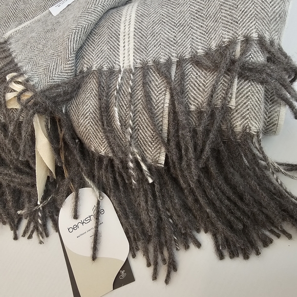 Berkshire Alpaca Throw Blanket 50" x 70" - Picture 2 of 10